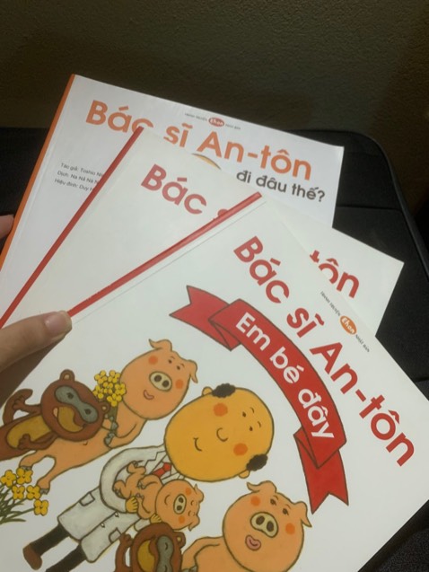 Đã mua đủ bộ anton nội dung hay, bé còn bắt chưocs làm theo
