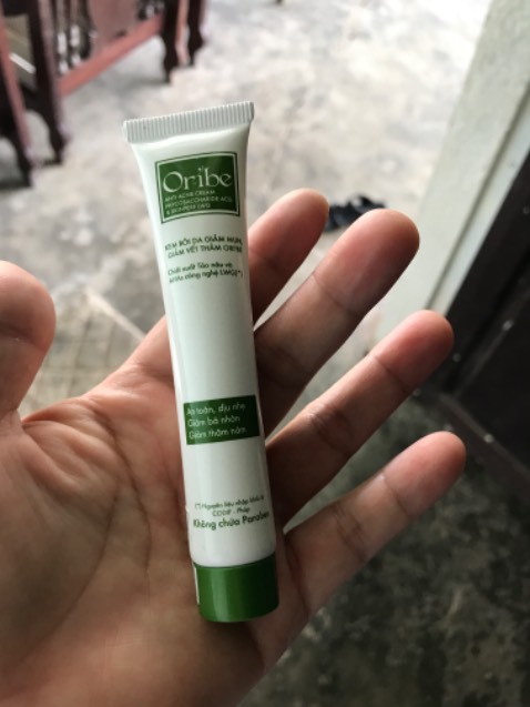 Mùi dễ chịu. Không gây kích ứng da. Giao hàng nhanh. Hàng việt nam mới xài lần đầu, hết tuýp sẽ mua thêm