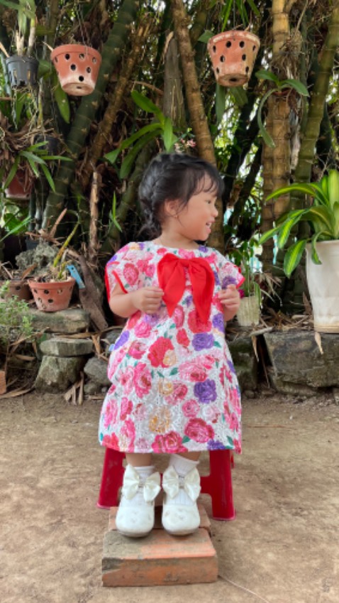 Đầm dễ thương, bé 91cm nặng 11.5 kg mặc vừa size 2