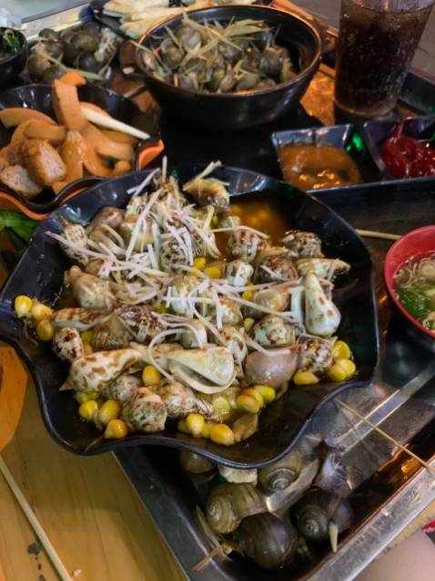 Sản phẩm chính hãng , đẹp , chắc chắn . Cá nhân mình đã sử dụng hơn 4 tháng và giờ quay lại mua cho team và đánh giá sản phẩm . 
Sản phẩm rất đáng để mua sử dụng