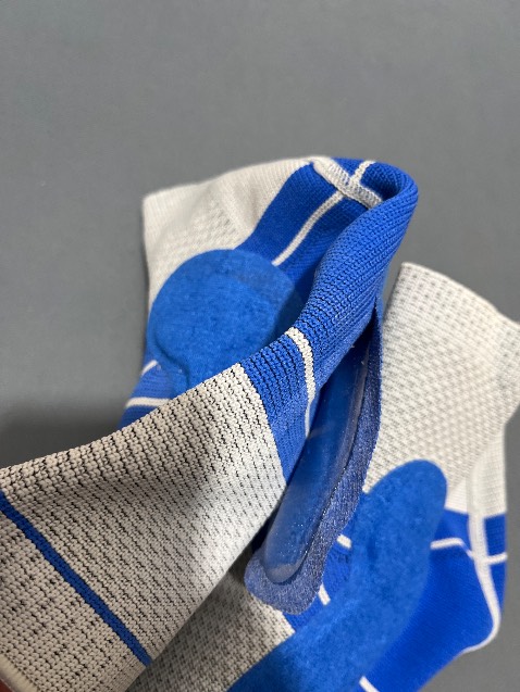 Mới thử vào lần đầu thì phát hiện lớp geo bị bung keo, khá buồn khi gặp sản phẩm vừa ý về kiểu dáng nhưng bad về chất lượng