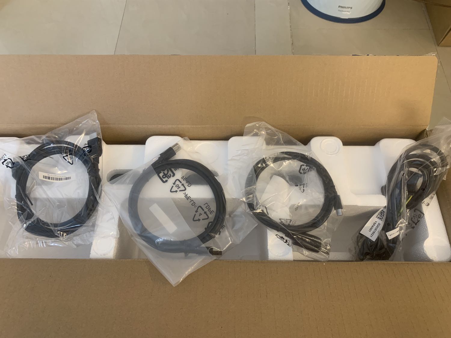 Sản phẩm đẹp. To. Nét. Không điểm chết. Sử dụng rất thích. Thích hơn Dell