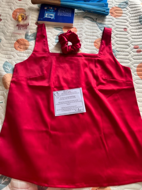 Vải đẹp , đường may rất đẹp luôn , form mà ôm dáng thêm 1 tẹo nữa là tuyệt vời nha.