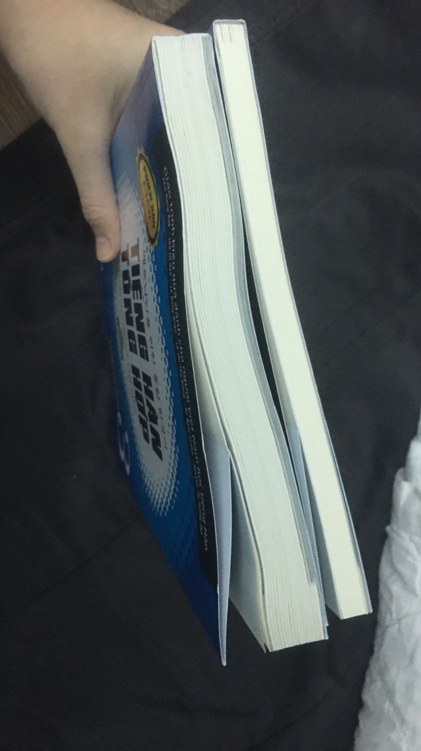 Nói về dịch vụ thì tốt quá chừng luôn! Giao đúng hạn ,hộp gói đẹp,không móp một xíu nào,bên trong còn được bọc bookcare cẩn thận nữa! Sách thì mới ,đẹp, nội dung tất nhiên là đỉnh òiiii! Cảm ơn MC BOOK với TIKI đã giao cho em đơn sách !Nhận được đơn sách là em vui cả ngày hôm nay luôn á! 진심으로 고마워요~~~