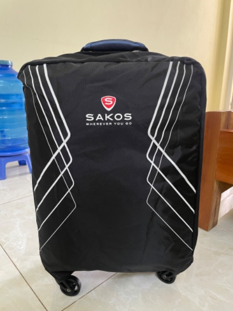 Hàng cực kì chất lượng. Balo mới, đẹp, nhẹ, dây kéo mượt. Thích nhất là được tặng túi trùm vali giúp kí gửi hay mang lên máy bay tránh bị trầy xước, để ở nhà cũng bớt bụi.