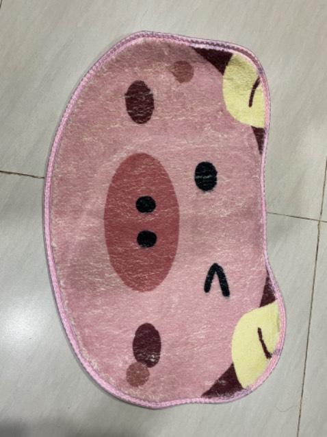 Thảm mềm êm đẹp, màu sắc dễ thương, thấm nước tốt, giá lại rẻ nữa