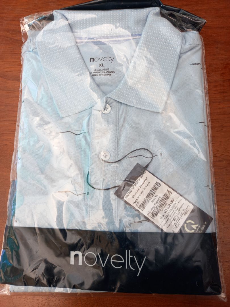 áo có pha chất liệu bamboo, nên mặc thoáng mát. Về size áo, với kiểu áo polo Novelty regular fit, nên chọn tăng thêm 1 size với cỡ áo thông thường, ví dụ mình mặc size L với kiểu Classic, thì nên chọn size XL với regular fit