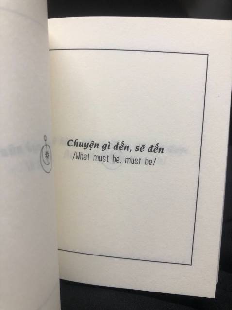 Đừng cố mở nhiều lần khi bạn chỉ tin vào điều mình muốn tin. Mình nhận thấy nếu lần nào mình thật sự chú tâm vào điều muốn hỏi và càng tập trung kết nối năng lượng với cuốn sách thì câu trả lời nhận được sẽ càng rõ ràng và chính xác. Còn lần nào hỏi chớt quớt thì đáp án sẽ không chuẩn. Nếu tin vào tâm linh, bạn sẽ cảm nhận được sự kết nối đặc biệt với cuốn sách bạn sở hữu và những chỉ dẫn sẽ giúp bạn rất nhiều. Nếu chỉ sử dụng để giải trí, vui lòng bỏ qua đánh giá của mình.