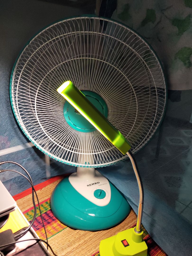 Quạt đẹp, mới, chính hãng, lắp dễ. nhưng mà hộp thì hộp của cái quạt khác là sao.