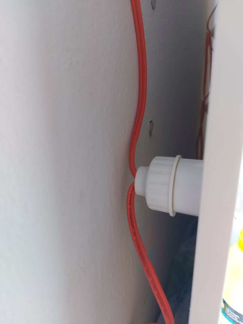 bộ bàn trang điểm rất là đẹp. tôi rất vừa ý. màu sáng, trang nhã, mỗi 1 điểm trừ là dây bóng đèn ở phía sau không được bọc kỹ lòi dây điện ra hơi mất thẩm mỹ 1 tí.