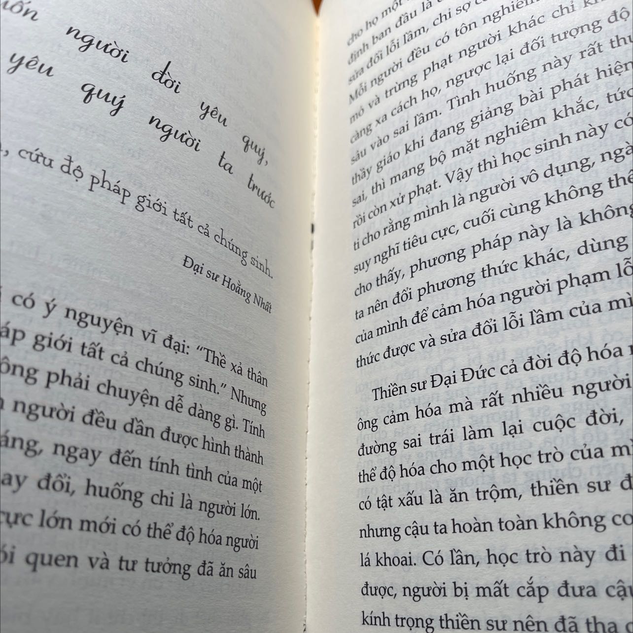 Sách đọc được tầm 1 tháng thì bị bung gáy rách,giấy bị bong. Nội dung sách thì rất hay và thú vị, in cũng rõ nét giấy đẹp, mỗi tội phần gáy sách dán keo chán quá. Mình k thể đổi trả vì mình đọc cũng khá chậm, thứ 2 là sau 1 thời gian lật sách mới bị bong vậy nên chắc hết hạn đổi trả. Một phần nữa mình nghĩ lỗi do nhà in đóng sách ẩu nữa.