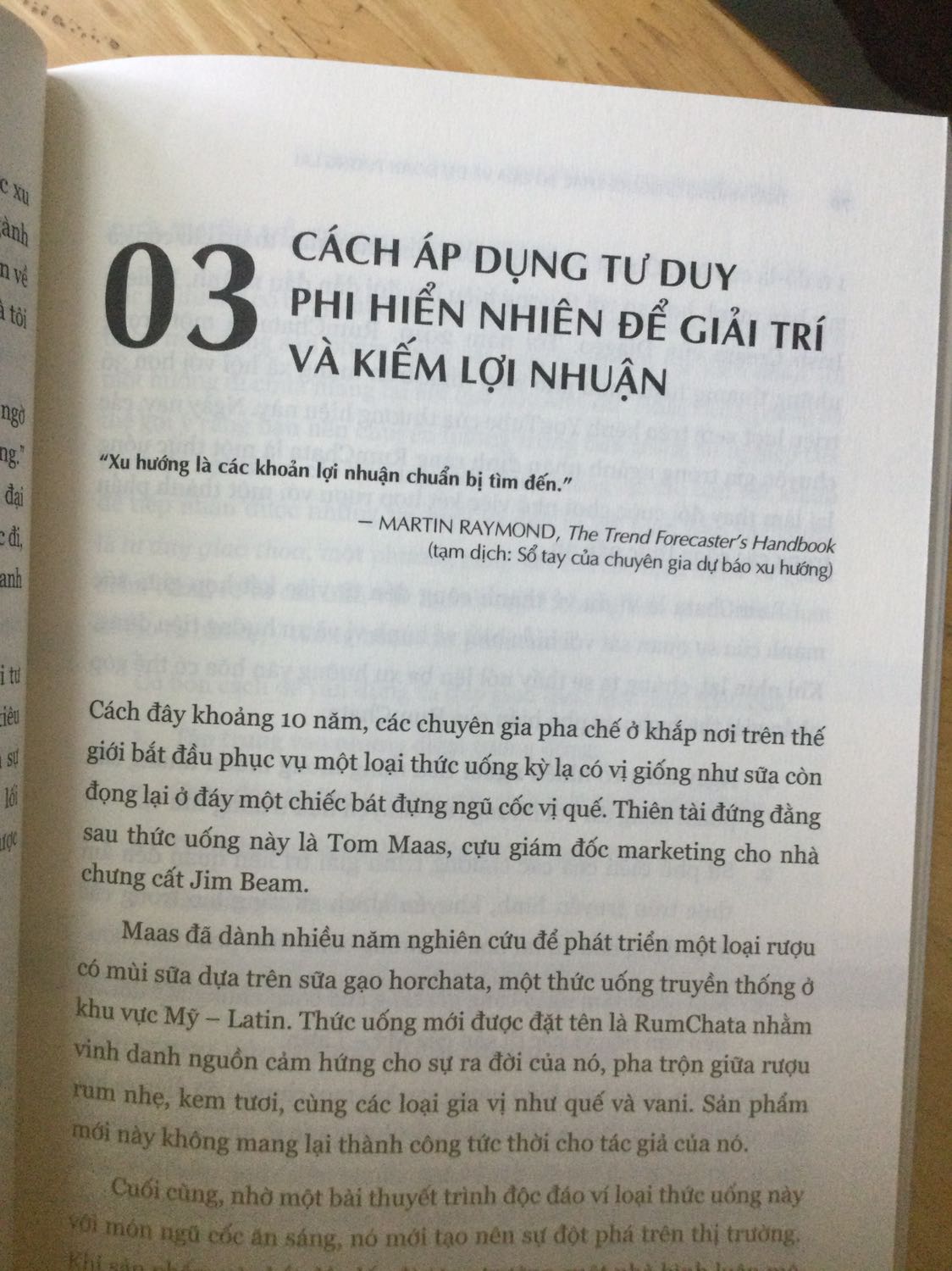 Cuốn sách có ích cho những bạn làm về lĩnh vực maketing. Và còn hơn thế nữa, nó có thể áp dụng để giải trí và kiếm lợi nhuận, cái gọi là tư duy phi hiển nhiên. 
Riêng tui thì *** bome, nên chẳng áp dụng gì được để kiếm lợi nhuận cả, đọc giải trí cho vui thôi. Thấy hay thì giới thiệu mấy bạn maketing hay kinh doanh tìm hiểu để phát triển. Hehe.