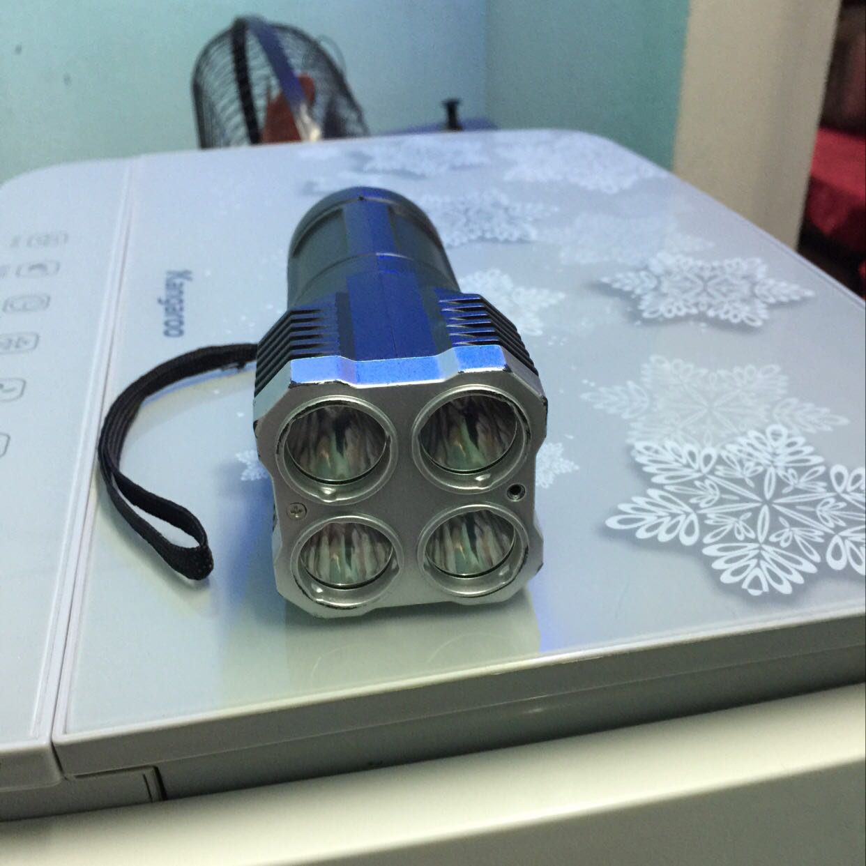 Giao hàng nhanh đóng gói rất an toàn .sp tốt hơn mong đợi chấm 5 sao . Chắc chắn sẽ đồng hành cùng tiki .