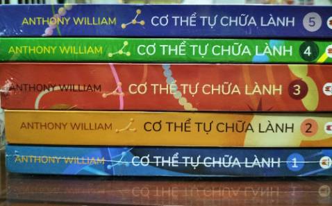 Mình biết bộ sách này thông qua một tác giả khá nổi tiếng ở Việt Nam. Tuy nhiên, một số bình luận tiêu cực của người dùng trên Tiki về bộ sách này khiến mình hơi hoang mang trước khi quyết định đặt mua.
Mình không có nhiều kiến thức về y khoa nên việc mua thêm sách về lĩnh vực này khiến mình có nhiều hứng thú. Thêm sách là thêm kiến thức nên mình đã không ngần ngại đặt mua để trang bị thêm kiến thức cho bản thân.
Dù ít dù nhiều, chắc chắn bộ sách này cũng sẽ cung cấp các thông tin hữu ích cho người đọc.
Mình hài lòng về Tiki khi giao hàng rất nhanh (trong vòng 1 ngày là đã có hàng). Hàng về rất sạch sẽ, seal sách còn nguyên vẹn.
Giá khi mua trọn bộ (6 cuốn) là khá cao nhưng tiền nào thì của đó, mình tin tưởng rằng giá trị mà bộ sách này mang lại cho người đọc là không hề nhỏ.
Sách do nhà xuất bản in sắc nét, trình bày bìa màu đẹp mắt.
Chấm 9/10 về phần [giao hàng/đóng gói/in ấn/seal sách].
Nên mua bộ này trên Tiki hơn là mua ngoài thị trường vì giá trên Tiki rẻ hơn và chất lượng sách thì lại rất tốt.