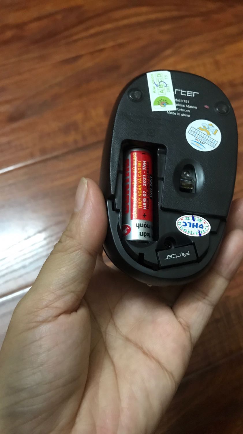 Mua về dùng dc 2 hôm thì đèn ko sáng và ko dùng dc nữa