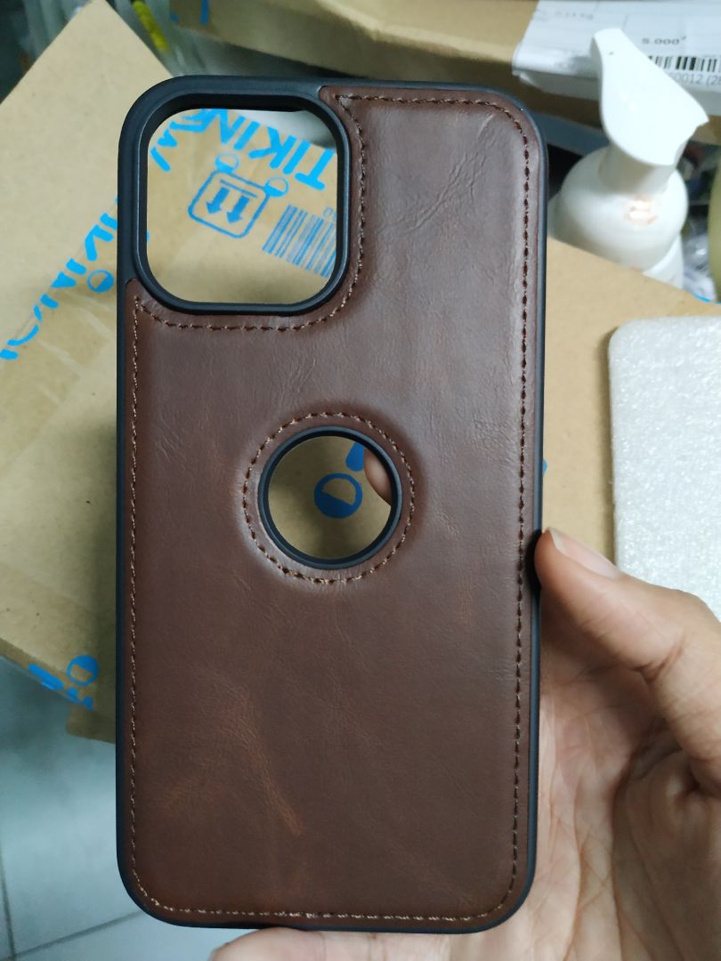 Sang, xịn, mịn, gắn vô đt cầm rất êm tay. Để mua thêm vài cái nữa mỗi ngày 1 áo mới cho dế hihi