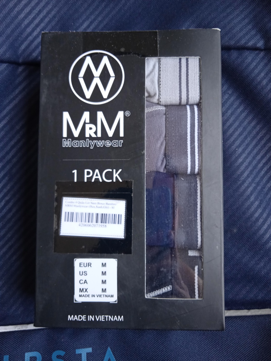 Trải nghiệm ban đầu cực kì tốt.
Đặt hàng tiki 2h giao nhanh, hộp tiki đóng gói đẹp cực kì cẩn thận, bên trong hộp tiki là hộp 4 quần của shop, thông tin chi tiết logo thương hiệu sp,địa chỉ web đầy đủ chi tiết.
Sp giao đúng 4 màu, 4 size, Sp như mô tả.
Quần chính hãng,tiền nào của nấy, chất lượng tốt giá tiền chưa đến 70k/chiếc theo set 4 quần, thậm chí rẻ hơn cả ngoài shop offline mà chất lượng còn tốt hơn.
Vải Bamboo sờ rất mềm mịn, mát ,co giãn thoải mái nhưng độ bền thì chưa biết.
mặc 1 thời gian xem có bị bai zão không. 
Cảm quan ban đầu thấy đáng tiền, chấp nhận được....