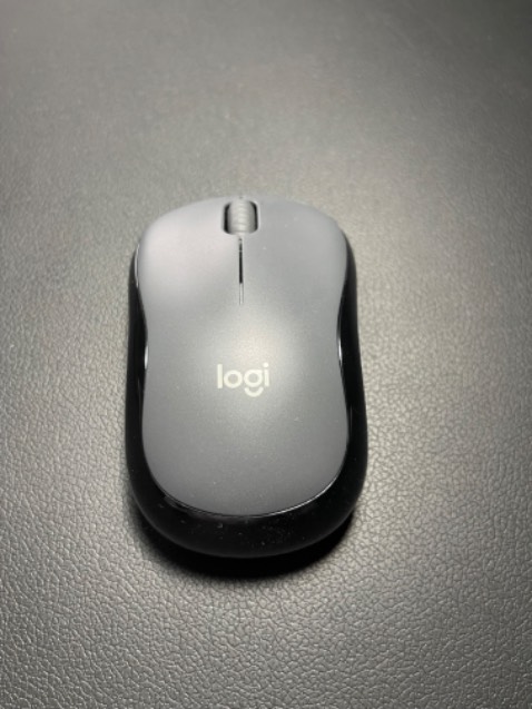 Chuột giao ngày 22/6 thì đến ngày 27/7 chết. Không điều khiển được chuột trên màn hình dù đã tháo usb ra gắn lại, thay pin mới, restart window nhiều lần.