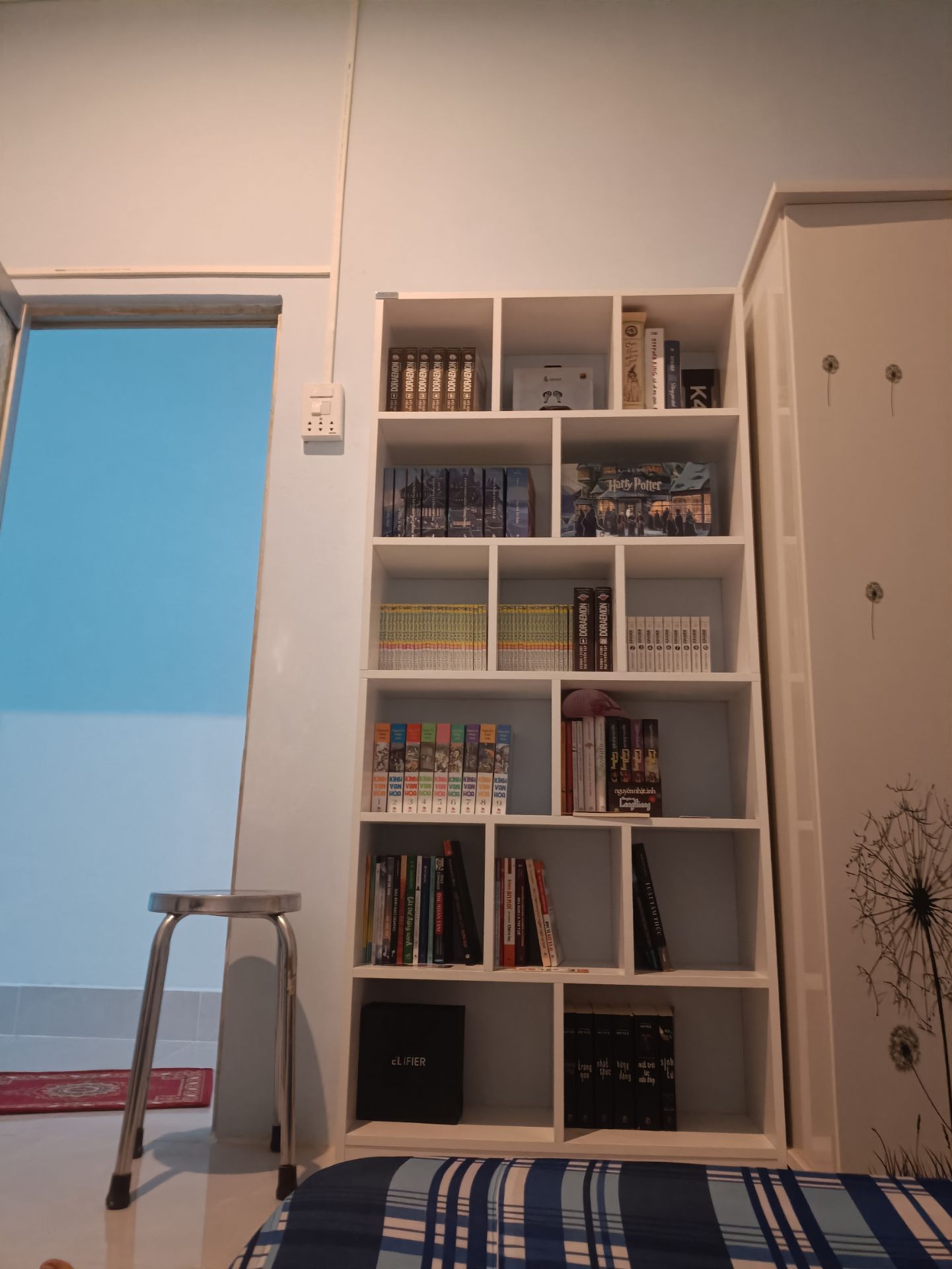 hàng tốt, vài tấm xước nhiều và chân tủ không được chắc chắn. đựng được đồ nhiều, hướng dẫn dễ đọc