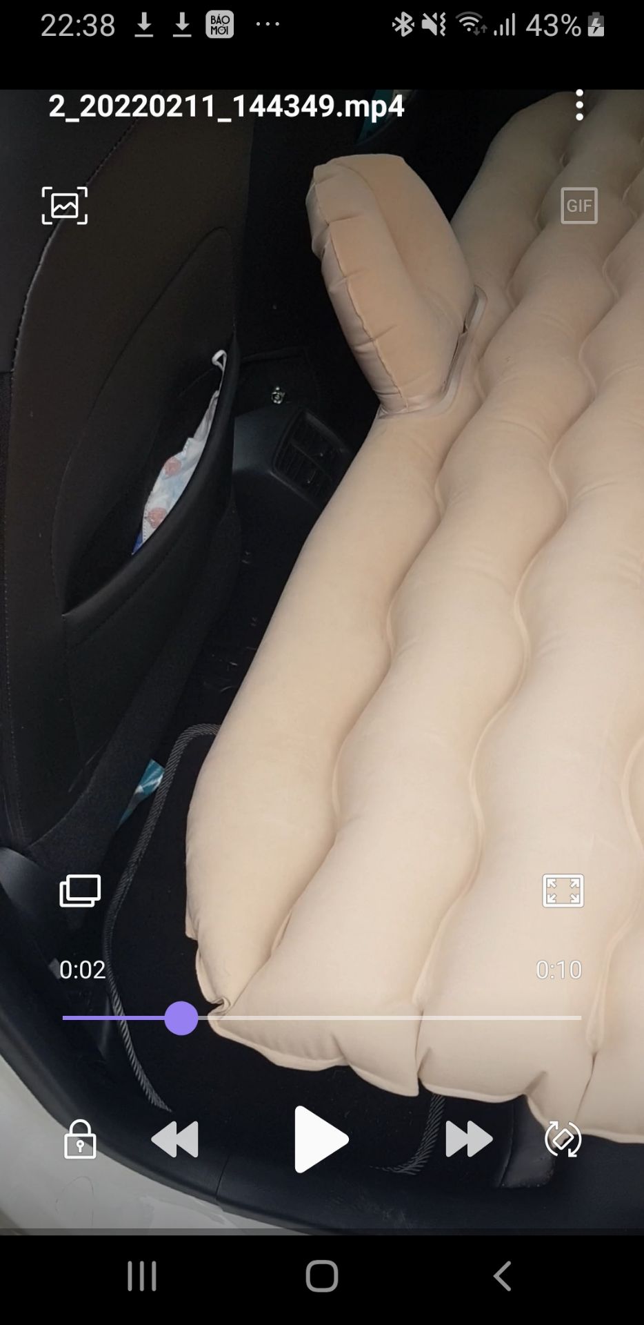 nệm nhỏ lắm. xe 4 chỗ nhưng ko vừa đâu. còn dư cả khúc chiều ngang. mình đã từng mua ở 1 shop khác nệm dầy và tp vừa xe. còn ở shop mỏng. nhỏ. như hàng nhái ý. nói chung là ko nên mua mắc công phải trả hàng