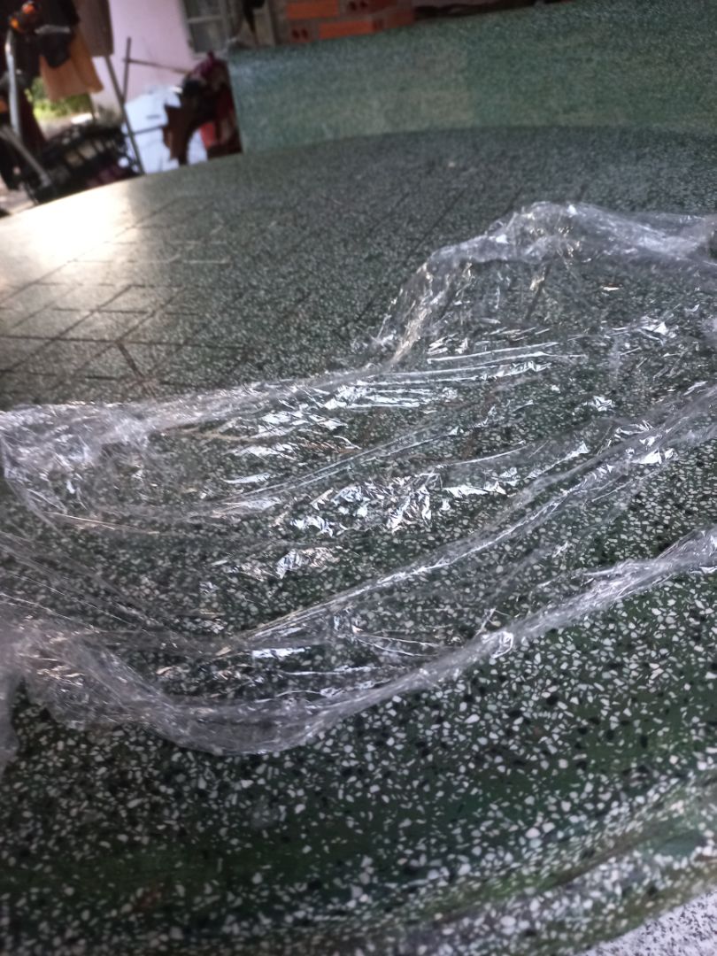 tiki trading đóng gói quá tệ, thật sự. Đối với 1 đứa yêu sách như mình thì nhìn sách bị df cực kì khí chịu. Lần đầu mình thấy cách gói đơn sách như vậy luôn á. Chỉ 1 lớp nilong mỏng dính xong bỏ vào hộp r quăng thêm 3 miếng nilong k biết có tác dụng gì???!? Hãy xem lại cách gói hàng của mình và gói hàng 1 cách có tâm với ạ. Bực mình thật sự đấy