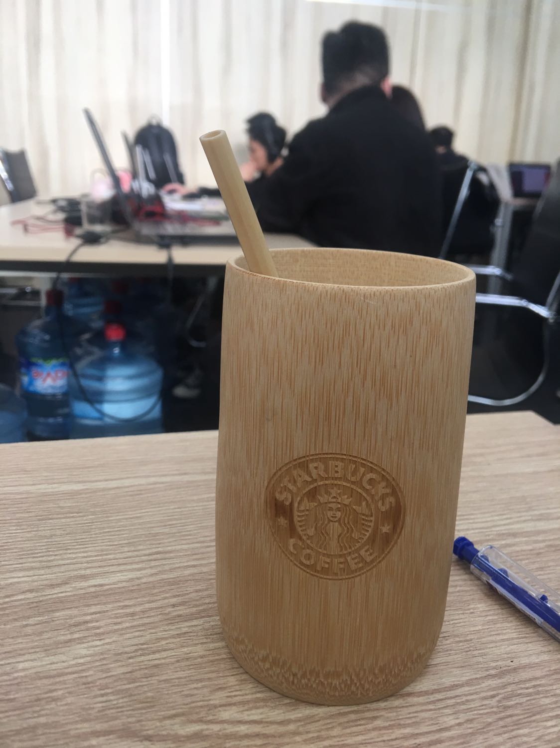 Sản phẩm chất lượng, mình mua cốc lại được tặng cả ống hút tre rất đẹp. Luôn ủng hộ shop và các đồ dùng của Việt Nam