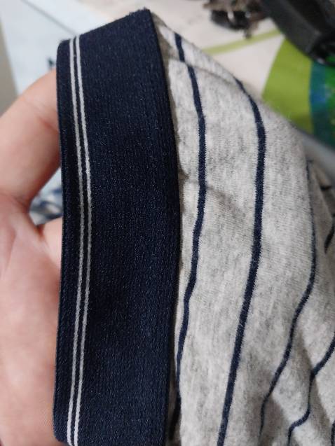 *** bèo nhèo, thun thường,giá 40k là đắc so với thị trường, ko giống hình ảnh mượt mà! Quần này ra quẹo lựa khoảng 15k