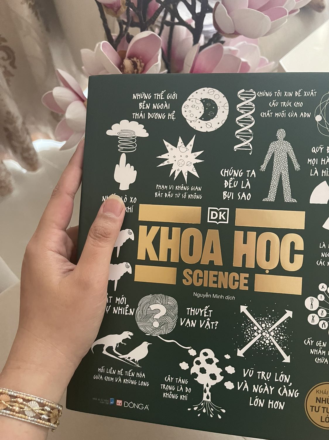 Sách trình bày đẹp, nhiều kiếm thức hay, bổ ích, giấy đẹp