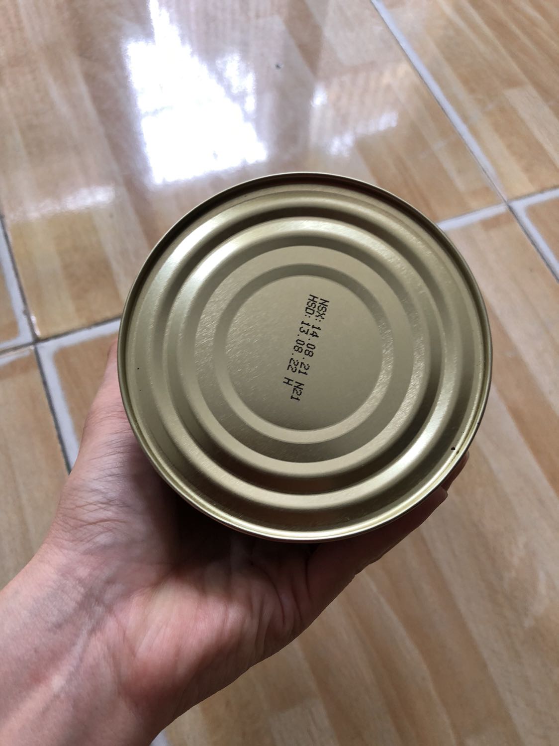 Tiki giao hàng nhanh, đóng gói cẩn thận, nhân viên giao nhận nhiệt tình ,lễ phép , hàng chính hãng date xa. Còn về chất lượng thì khỏi bàn, mình rất thích hai hương vị này,còn mua dc khi giảm giá , quá đã