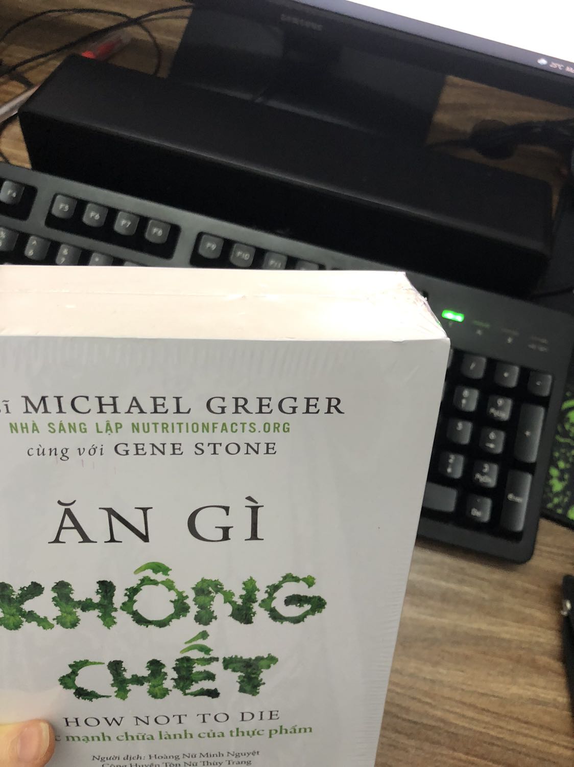 Sách được đóng gói rất cẩn thận, thời gian giao hàng rất nhanh. Shipper nhiệt tình cẩn thận và rất lịch sự