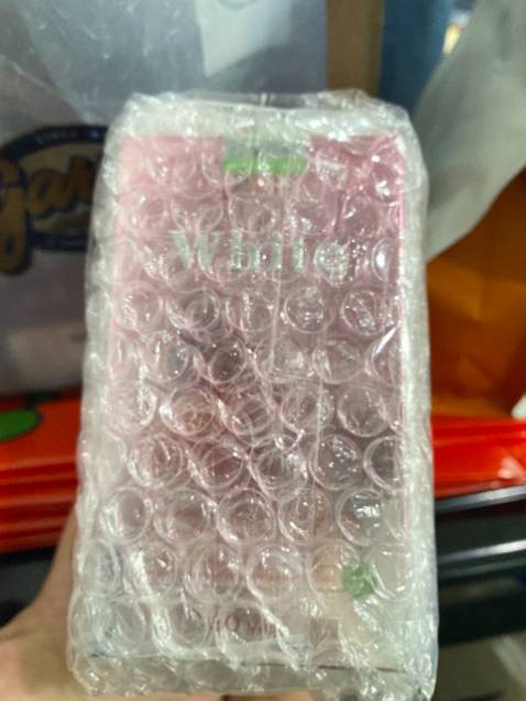 Shop đóng gói cẩn thận lắm, mình ở xa mà hàng chỉ móp ít hộp bên ngoài thôi bên trong đẹp nguyên
Có ktra được hàng chính hãng. Nếu có tác dụng mình sẽ mua cho cả mẹ mình nữa