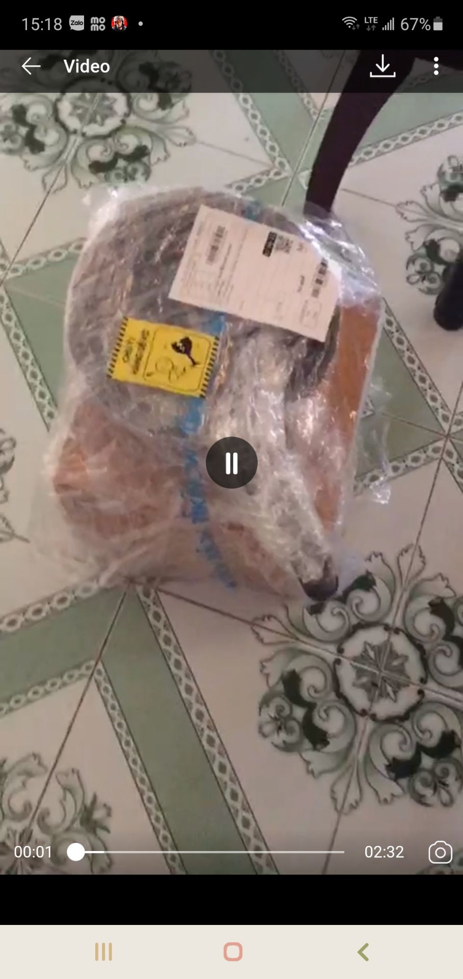 tiki đóng hàng ẩu quá, xong thì trong hộp giấy, còn 2 cái chảo thì lại không có cái gì để bảo vệ hết. Trong đó có 1 cái chảo bị mới như trong hình, tiki giải quyết như thế nào đây ạ?. Em được mẹ nhờ mua dùm để chuyển về tận ở bình thuận, mà giờ như vậy, mất uy tín quá. mong tiki giải quyết dùm.