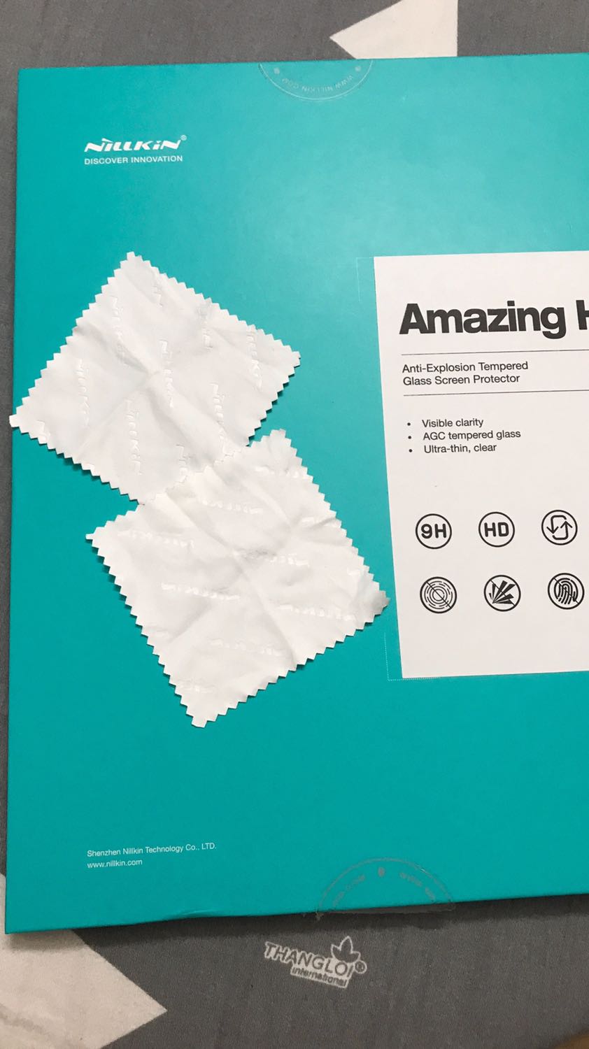 Làm rất chi là xịn xò, hộp đựng rất đẹp, chắc chắn, giao hàng nhanh như 1 cơn lốc xoáy.