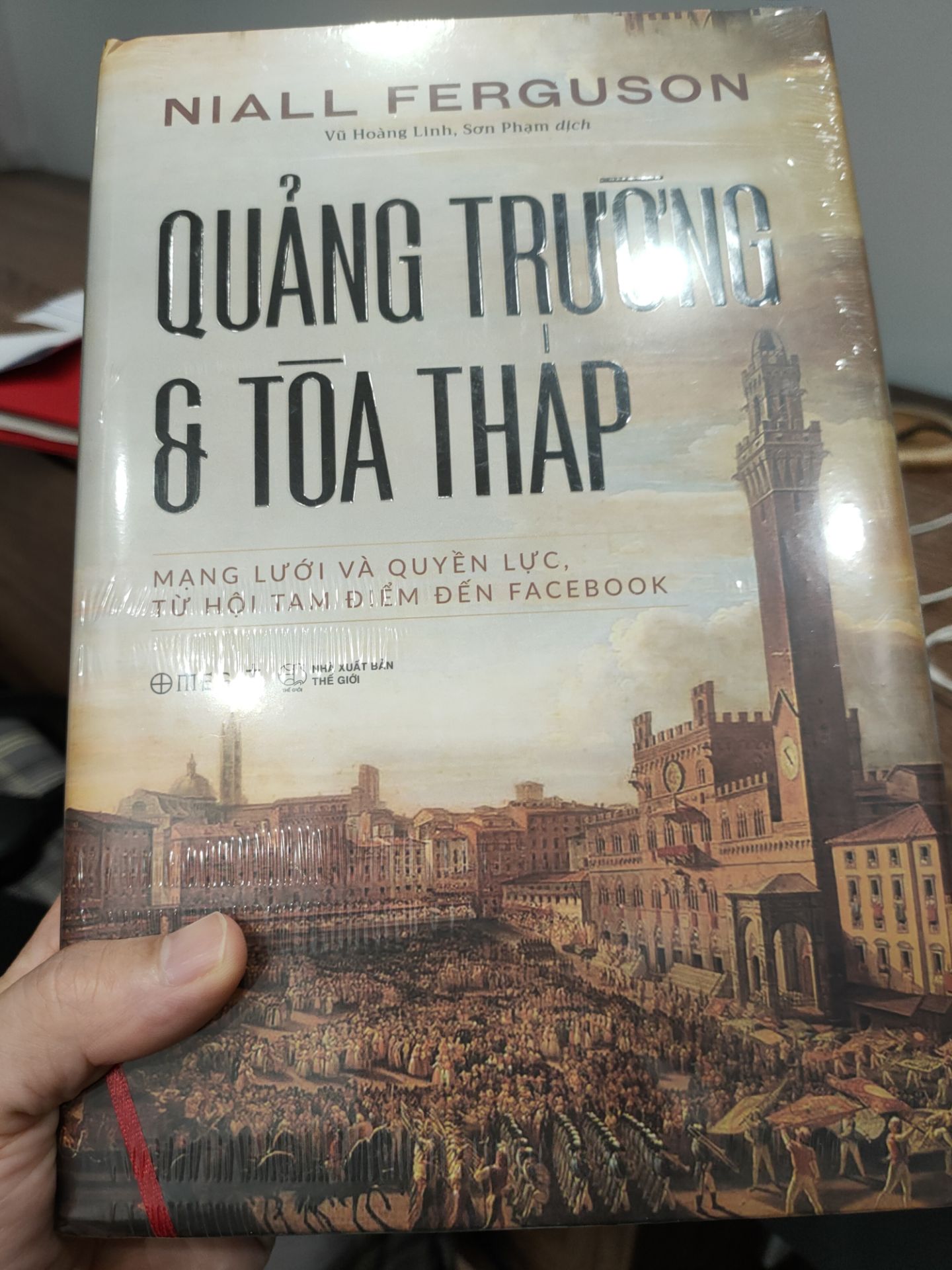 Sách đẹp, có bọc nhựa. Mình sẽ tiếp tục mua sách bên Tiki vì dịch vụ và chất lượng sách tốt.
