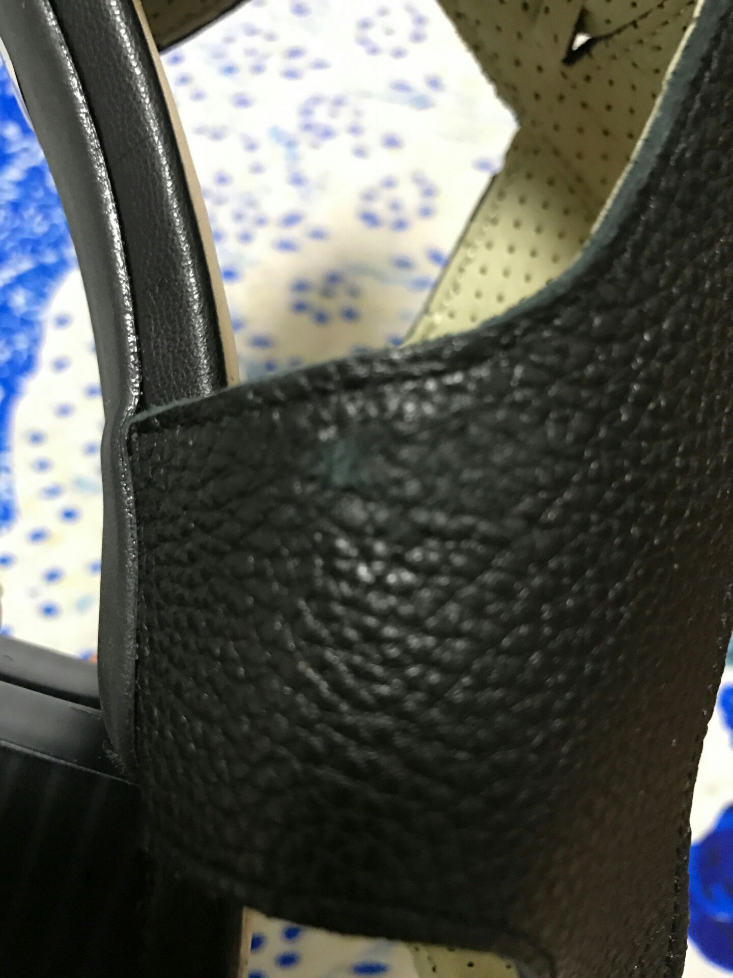 Hàng giao bị lỗi rồi...TiKi đổi lại cho mình nha Hàng giao bị lỗi rồi...TiKi đổi lại cho mình nha