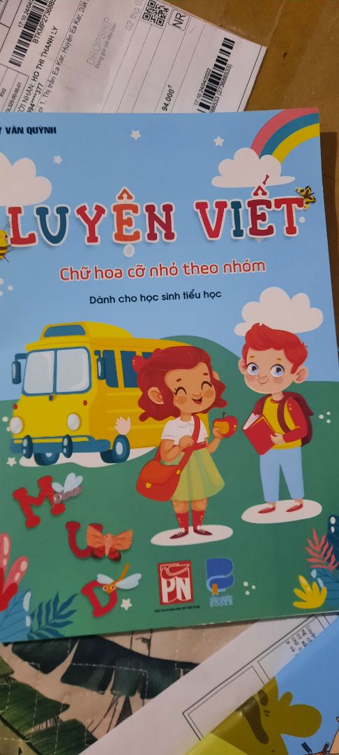 vở luyện viết rất đẹp, từ nội dung đến hình thức con mình rất thích và khen đẹp