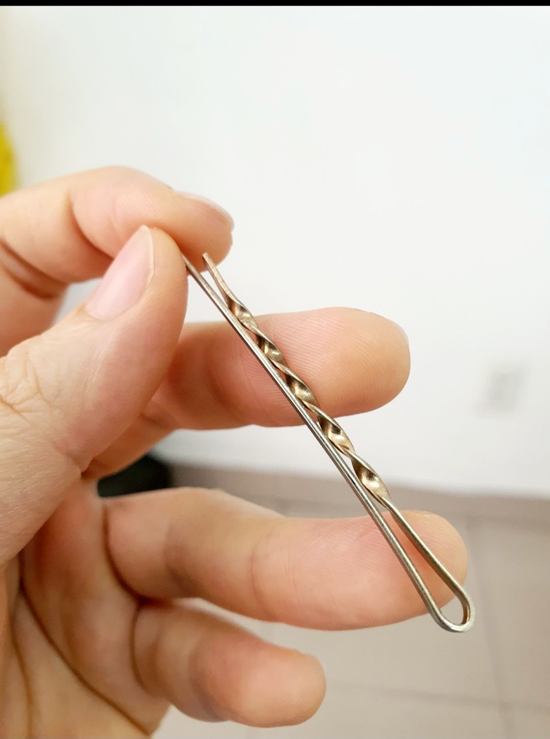 Mình đã mua và xài. 
Kẹp ok xài đc lắm nhìn khá tinh tế ý. Nhưng sau 1 thời gian thì lớp xi sẽ oxi hóa bị đen. Xài rồi thì phải vậy ko sao. Mình đã mua và xài. 
Kẹp ok xài đc lắm nhìn khá tinh tế ý. Nhưng sau 1 thời gian thì lớp xi sẽ oxi hóa bị đen. Xài rồi thì phải vậy ko sao.