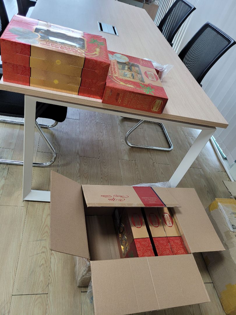 Thích nhất là tiki giao hàng siêu nhanh, đóng gói vô cùng cẩn thận. Còn hàng mua từ official store nên yên tâm hàng chính hãng.