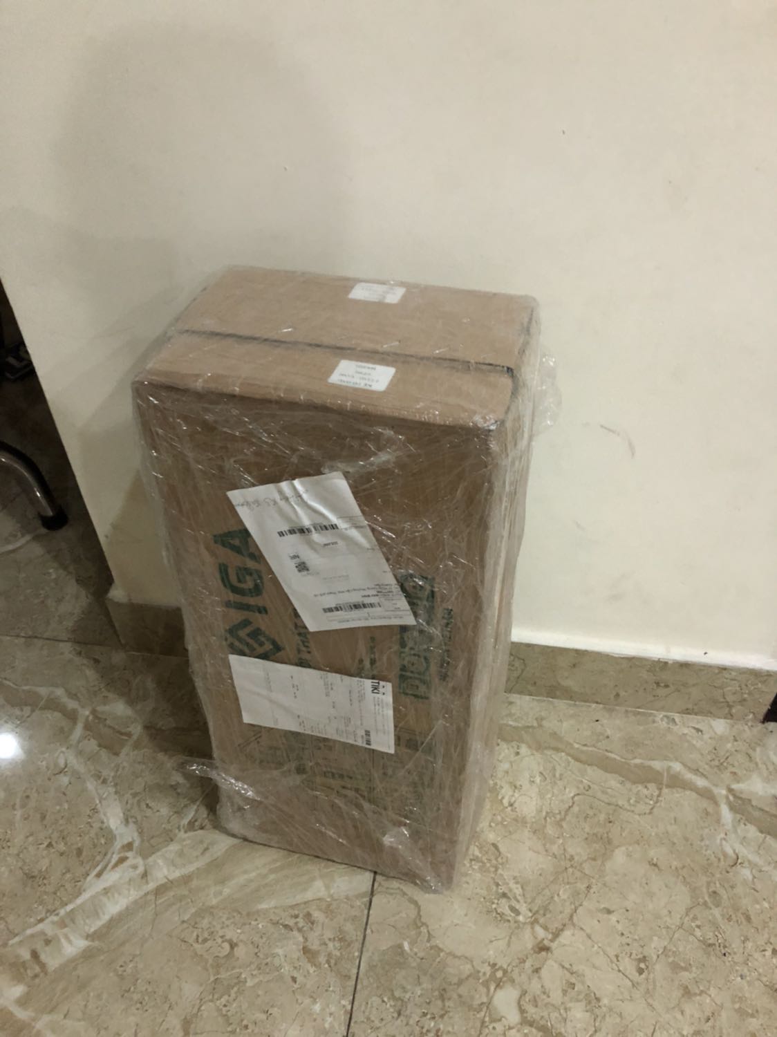 Giao hàng nhanh, đề trong sách mình thấy độ khó tương đương hoặc hơn thi thật. Sách có kèm đĩa file nghe đầy đủ