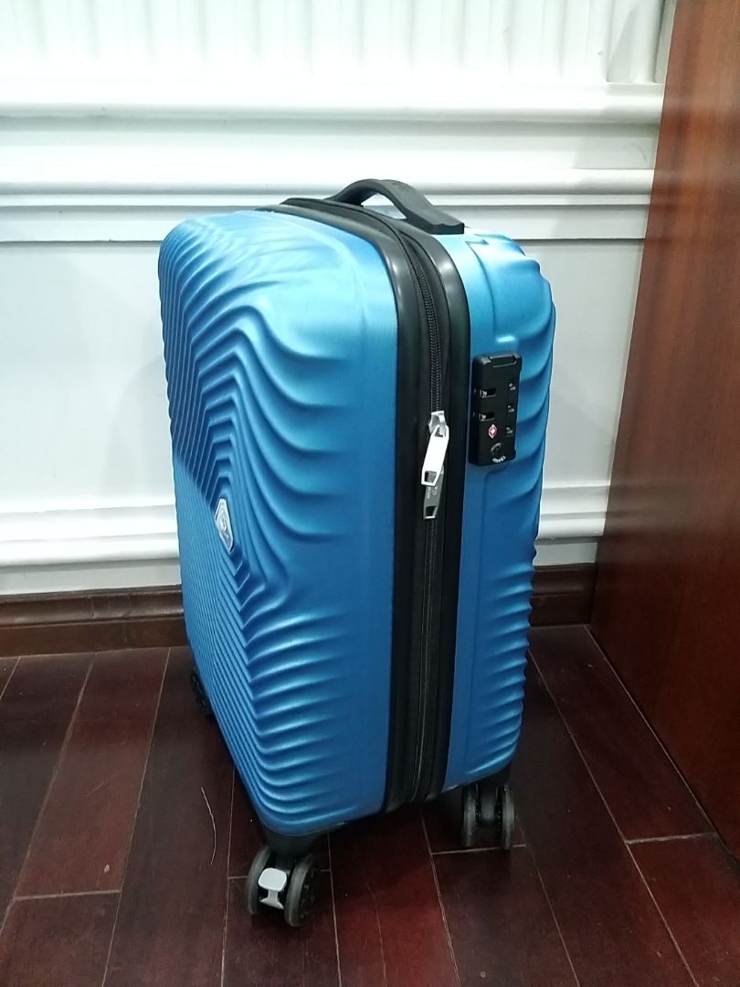 Sản phẩm đẹp, khóa kéo trơn tốt, trọng lượng nhẹ, giao hàng hơi lâu nhưng hài lòng với chất lượng sản phẩm. Giá thành sản phẩm xứng với giá tiền, mua trên tiki còn có phiếu giảm 100k