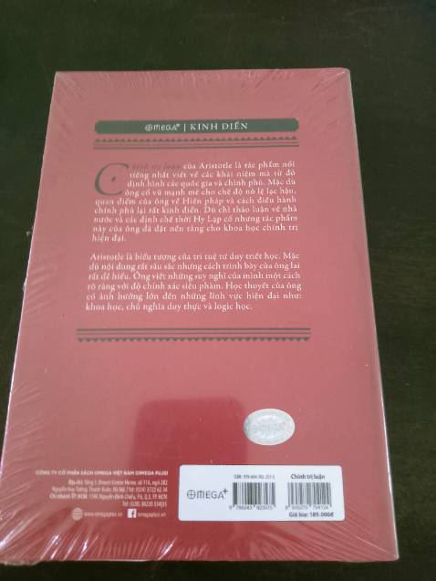 Sách được gói cẩn thận, và chỉn chu. Mình khá hài lòng về điều đó.