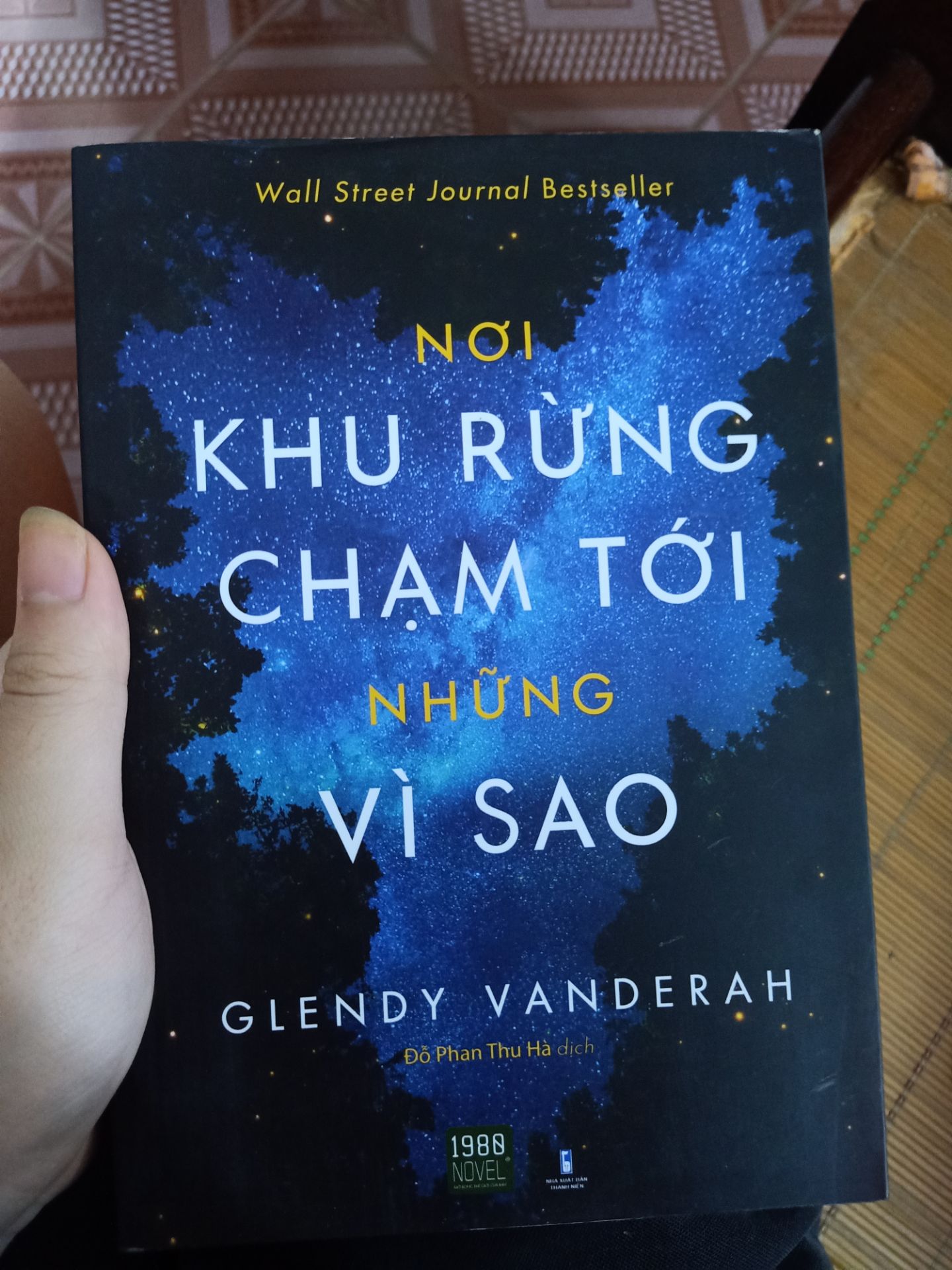 Giao khá lâu, mất tầm tuần. Sách có seal nhưng bóc ra lại thấy hơi cũ. Chưa đọc. Giảm đáng kể so với giá thường bán trên Tiki. Cách gói hàng tốt, bọc cẩn thận.