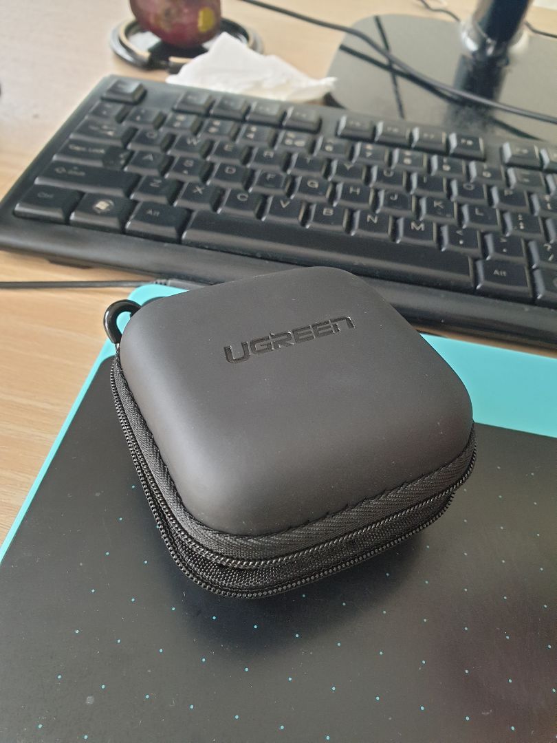 hộp đẹp tiện dụng nhưng dây kéo có vẻ ko bền lắm. cái giao cho mình dây kéo có chỗ hơi khập khiễng. kéo bị dính dính may là bên hông nên có thể dừng lại trc khi kéo hêt nên chấp nhận nhương cảm giác thấy dây kéo ko bền