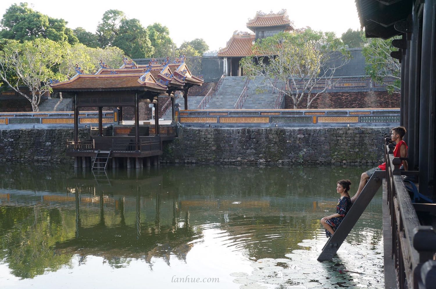 sản phâm giao hàng rất đúng hẹn. sách mới và bao bì còn nguyên vẹn.  cảm ơn tiki