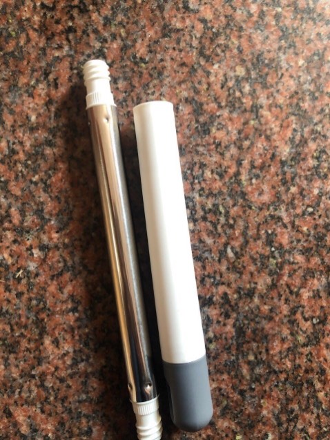 Giờ đến cái cọ nhà wc cũng đẹp như này luôn, mấy cái bàn chải bình thườg ọp ẹp k cọ nổi 😭😭 rất thích các sản phẩm của shop này, sợi silicon dầy siêu to khổng lồ ngoáy vài cái là sạch. Cốc để nước tẩy nhựa chắc chắn, cầm nhẹ tay, thấy có cả loại gắn tường nữa nhỉ. Cực kỳ hài lòng