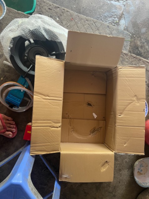 Cố tình giao sai sp. Đóng gói sp sơ sài. Bị bể vở đủ kiểu. Thái độ thì rất kém. Ae nên cân nhắt trước khi mua