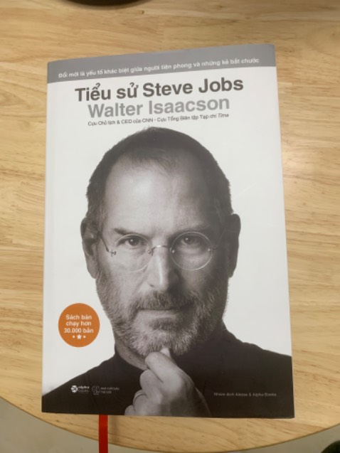 Sách bị gãy góc đã được Tiki đổi lại hàng mới. Dịch vụ đổi trả nhanh chóng, khá tốt. Nhưng Tiki cần đóng hàng cẩn thận hơn trong lần đầu.