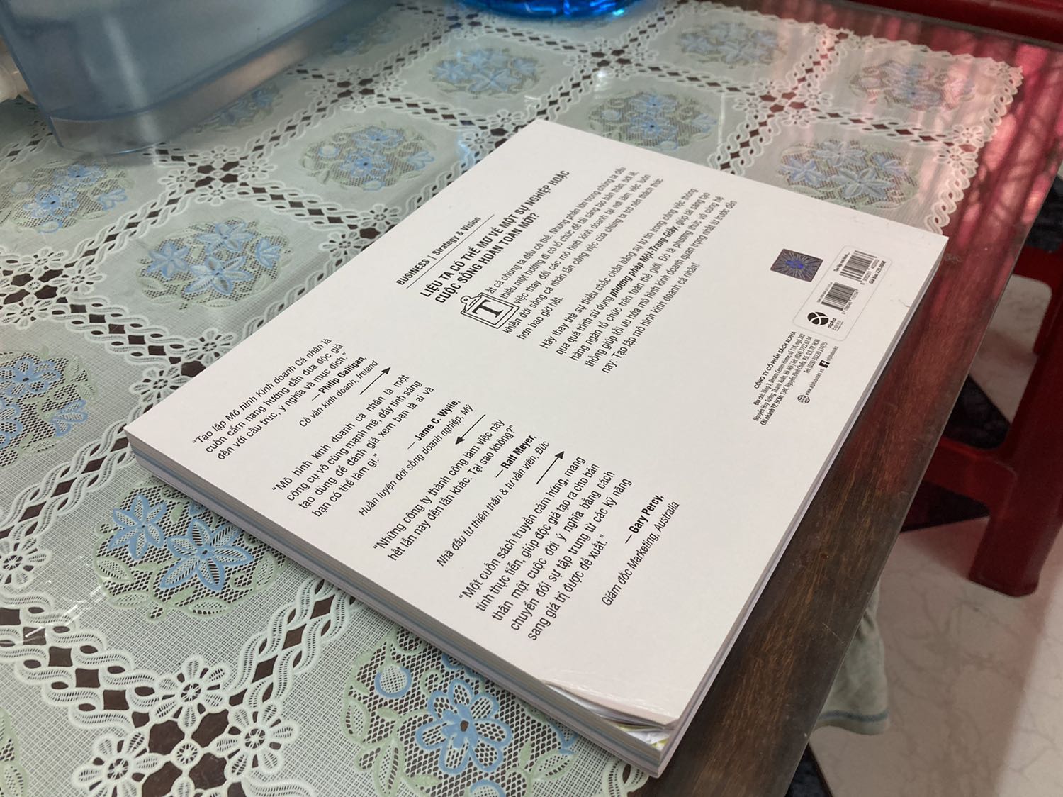 Nội dung sách hay, phù hợp với ai tìm hiểu về khởi nghiệp kinh doanh.
Về bao vì vận chuyển cần lưu ủa vì khi đến tay KH bị quăng góc sách bìa sau.