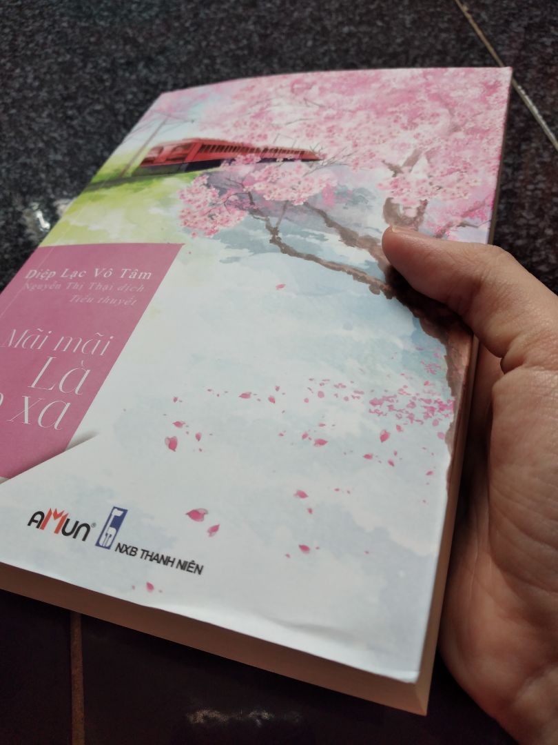 lần nào mua hàng trên tiki cũng thấp thỏm lo lắng. đặc biệt là sản phẩm sách. Sách không bọc màng co đã đành thì cũng chịu khó đóng gói cẩn thận giùm người ta cứ. Để khách hàng nhận sản phẩm bị móp méo thế này? Bên FAHASA lúc nào cũng bọc sách cẩn thận hơn cả, dù có màng co hay không họ vẫn cẩn thận bọc kĩ bên ngoài tránh hỏng sách