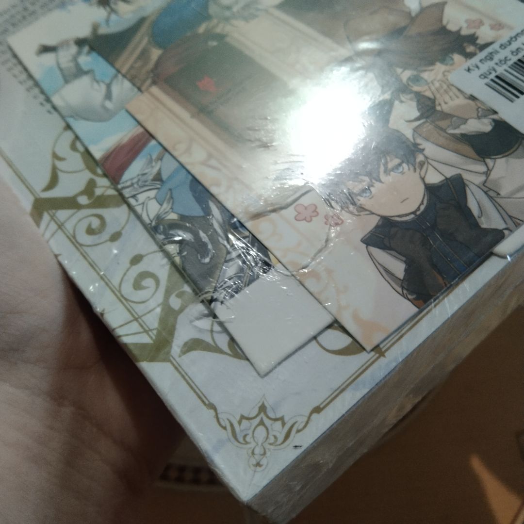 Gói ko kỹ gì hết nên bị móp góc sách hết trơn, nhìn xót j đâu